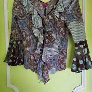 Save the Queen  Flirty fitted ruffle Blouse